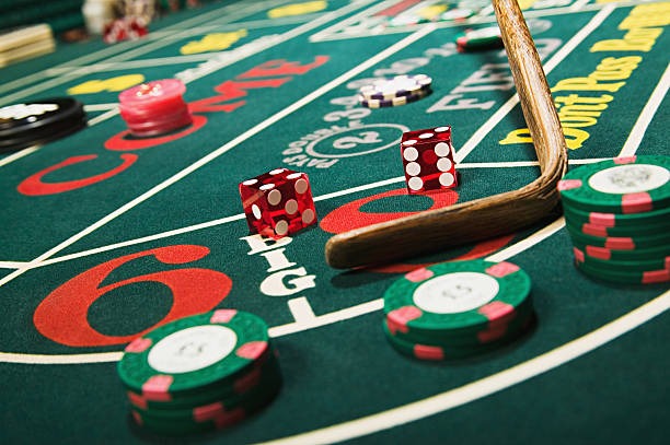 Live Red Tiger dealer table at wos138 with card display and betting interface